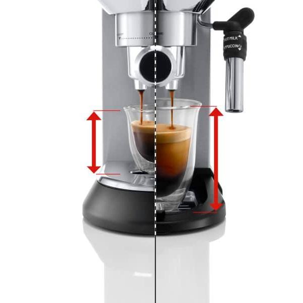 Delonghi Cafetera Bomba Espresso Dedica Style EC685.M plateada