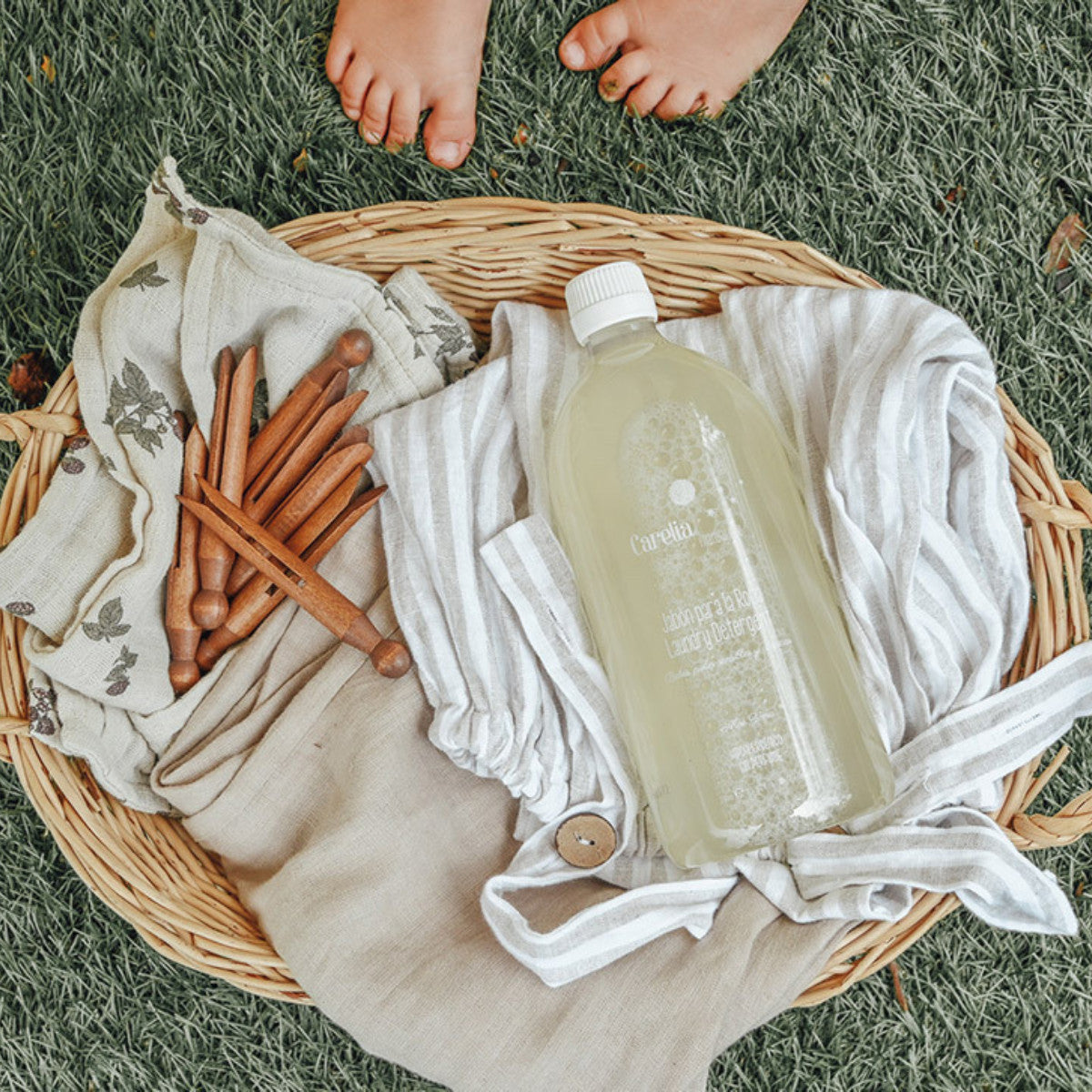 Jabon Natural para la Ropa del Bebé Carelia 1L (Piel Sensible, Prendas Delicadas, Primera Puesta)