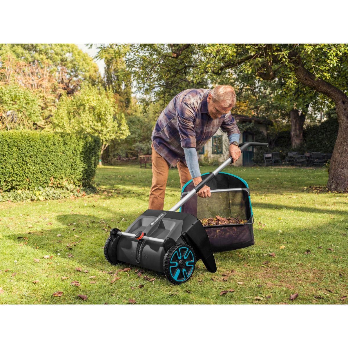 Recogedor de hojas manual con ruedas Gardena