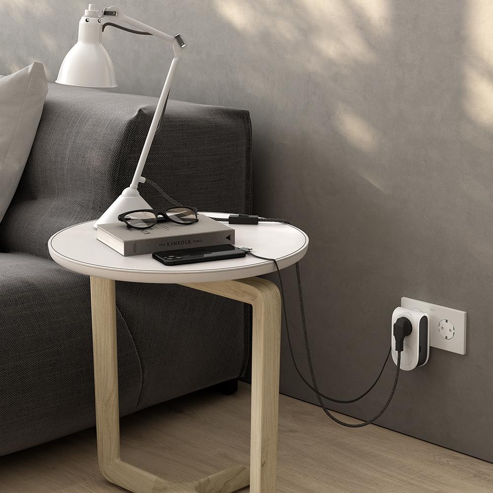 Adaptador con 3 clavijas usb cable enrollable +1 puerto usb a + 1 toma 16a Simon