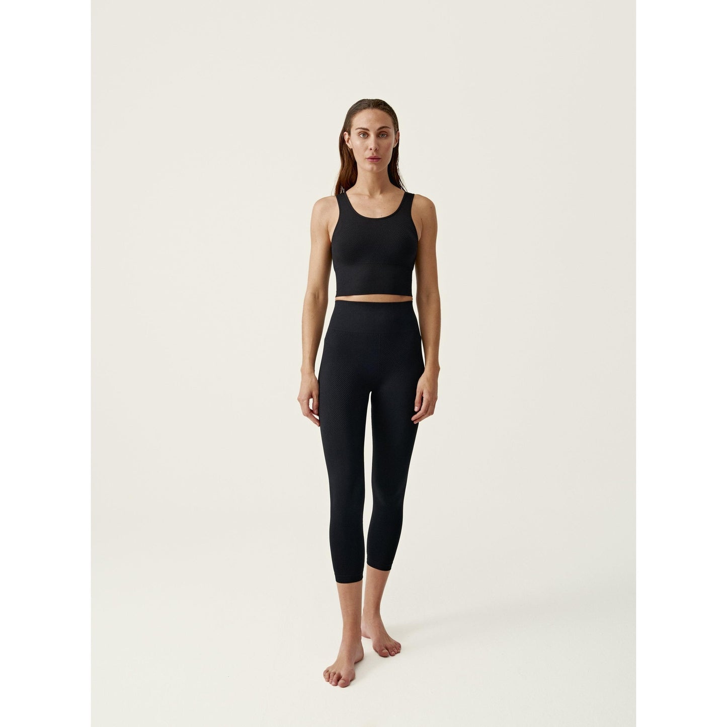 Top Chiara Black Born Living Yoga Talla XS