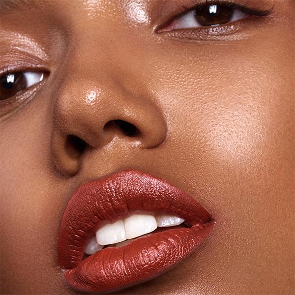 VLápiz Labial en Crema Mate tono33 Magma Mádara 3.8g