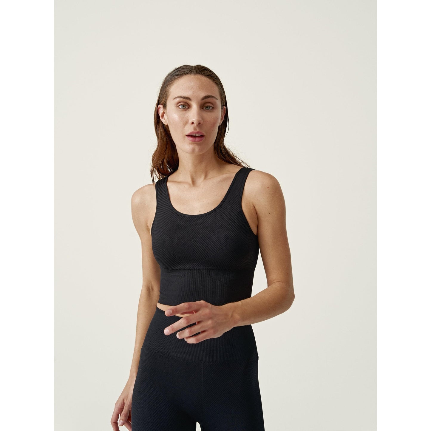 Top Chiara Black Born Living Yoga Talla XS