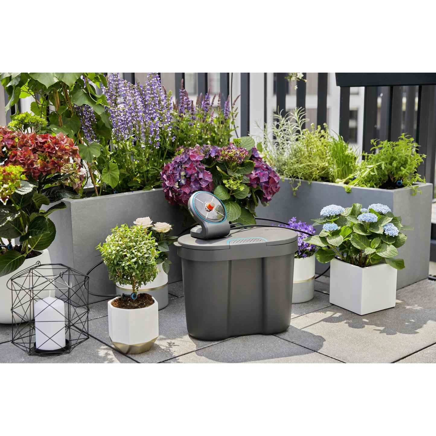 Set riego solar AquaBloom con depósito incluido Gardena