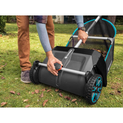 Recogedor de hojas manual con ruedas Gardena