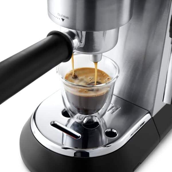Delonghi Cafetera Bomba Espresso Dedica Style EC685.M plateada
