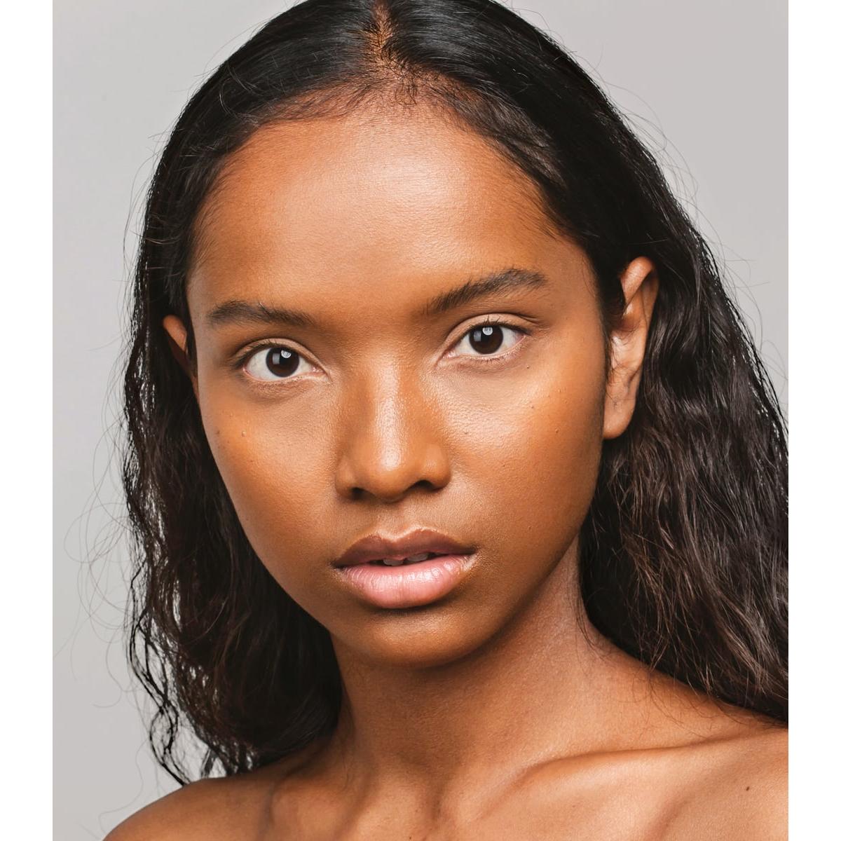 Base de maquillaje SPF15 Skin Equal #70 Caramel Mádara 30 ml