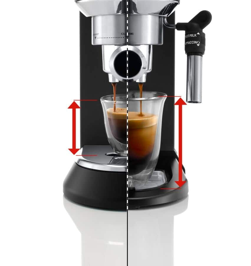 Delonghi Cafetera Bomba Espresso estrecha color negro Dedica EC685.BK
